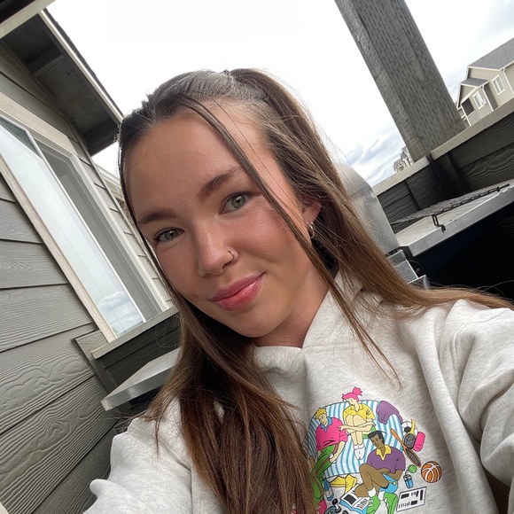 Meet your Posher, Ciarra - Picture 1 of 1